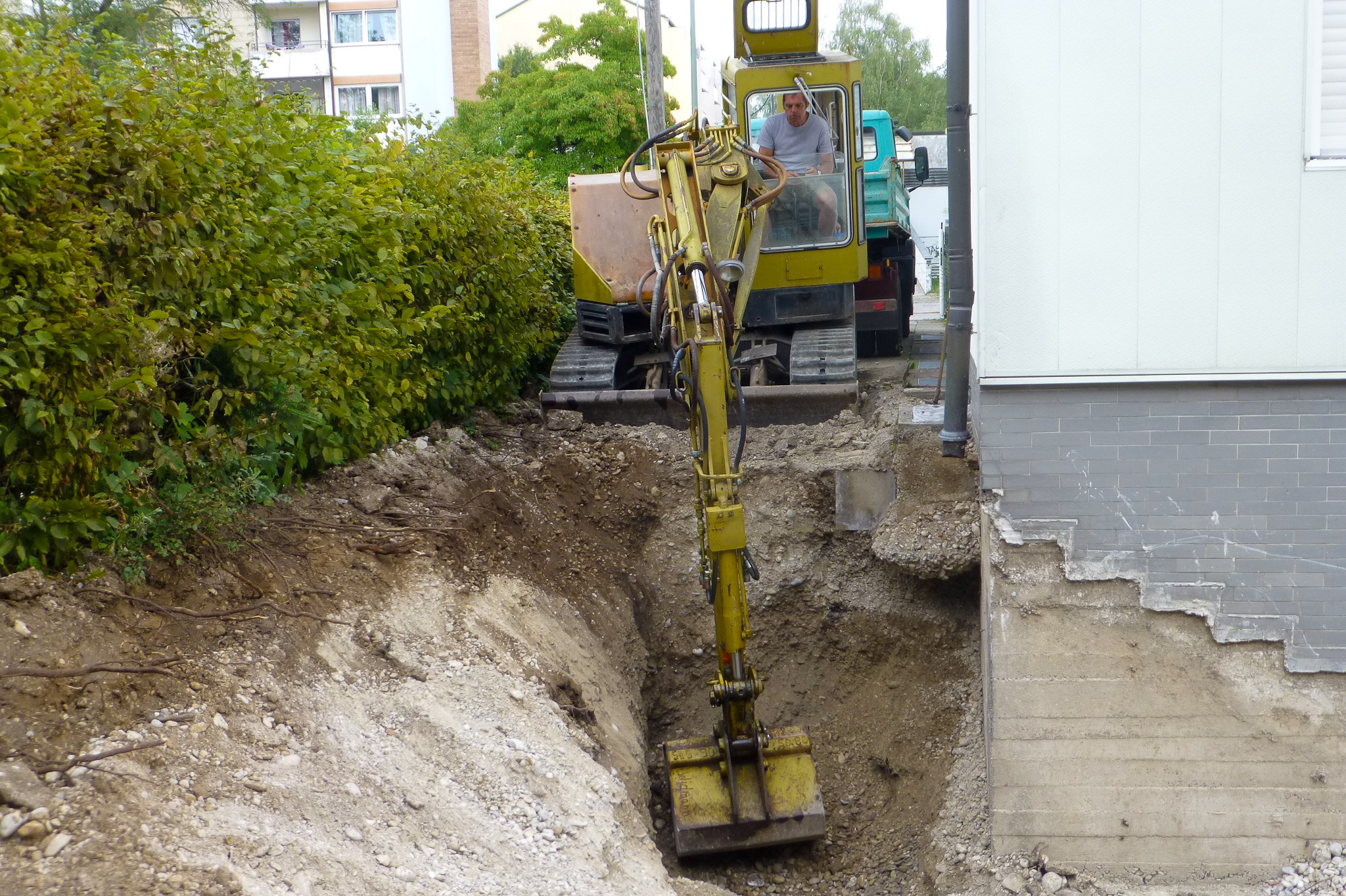 Bagger-Arbeiten, Dreiseitenkipper, Erdarbeiten & Erdbau