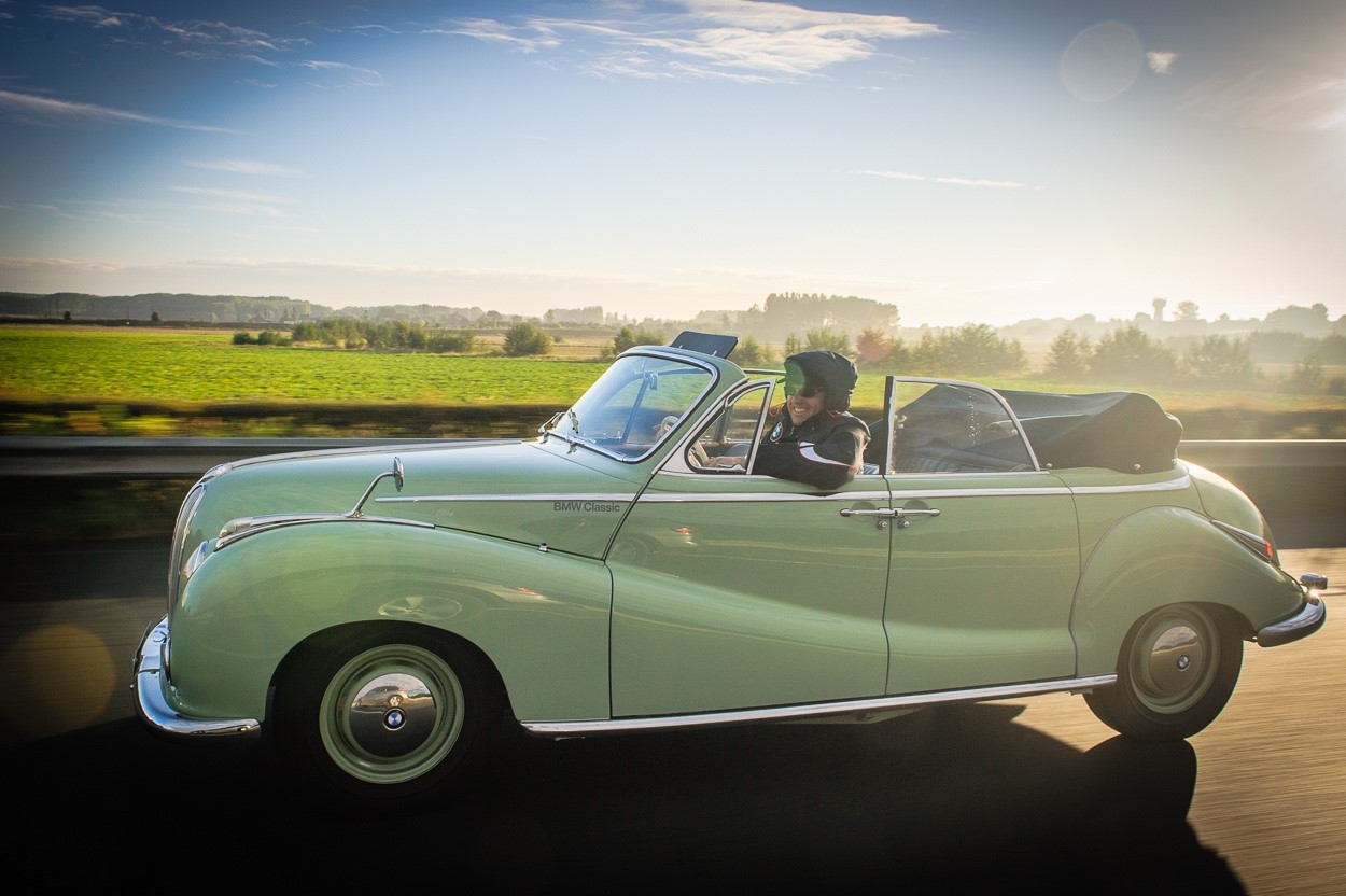 Stilvolle Chauffeur und Hochzeitsfahrten